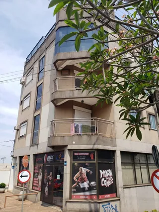 Fachada de um prédio comercial ou residencial em Lajeado, Brasil.
