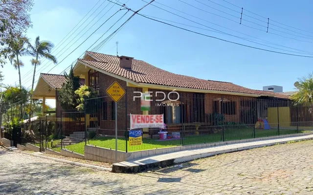 Casa com 4 dormitórios