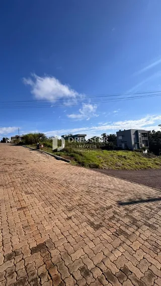 Vista da rua e do pavimento de uma propriedade em Lajeado.