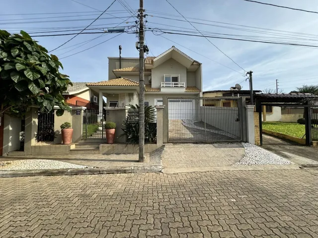 Casa com 4 dormitórios