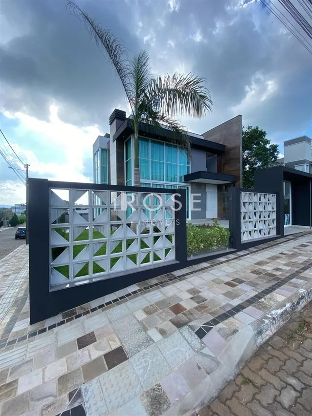 Fachada moderna de uma residência em Lajeado, Brasil.