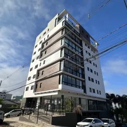 Fachada de um prédio residencial moderno em Lajeado, Brasil.