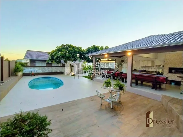 Vista externa de uma área com piscina e deck em Lajeado, Brasil.