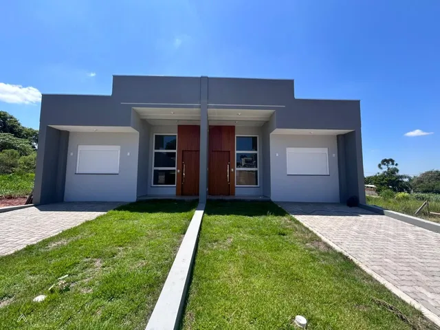 Casa geminada com 2 dormitórios