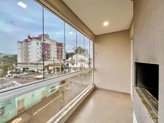 Vista da janela de um imóvel em Lajeado, Brasil, mostrando edifícios vizinhos.
