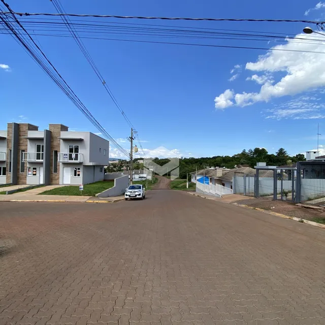 Vista da rua e das residências em Lajeado, Brasil.