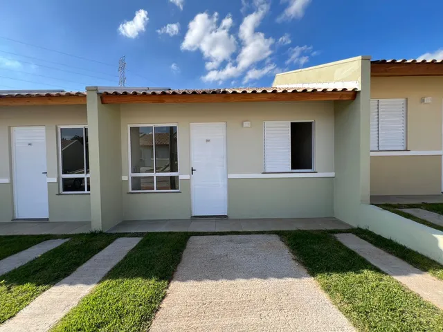 Casa geminada com 2 dormitórios