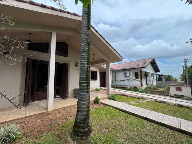 Casa com 4 dormitórios