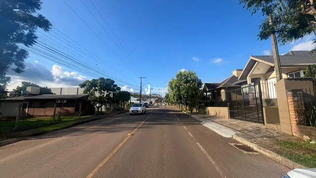Vista da rua residencial em Lajeado, Brasil.