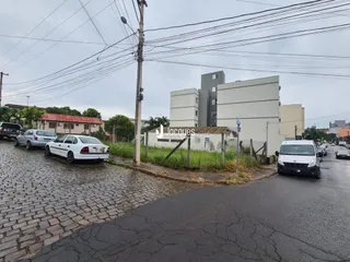 Vista da fachada de uma propriedade na rua em Lajeado.