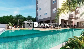 Vista da fachada de um prédio residencial com piscina em Lajeado.