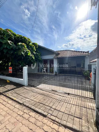 Casa com 4 dormitórios, foto 1