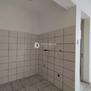 Parede e piso de cerâmica em um ambiente interno.