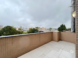Vista da varanda com parede de tijolos na Lajeado.