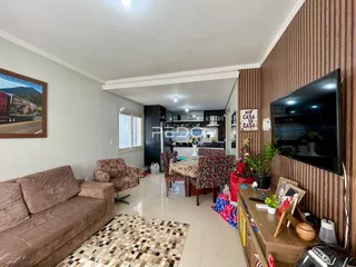 Sala de estar e jantar de um imóvel em Lajeado, Brasil.