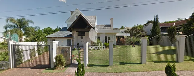 Casa com 4 dormitórios