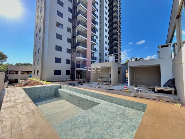 Vista externa de um prédio residencial em construção em Lajeado.