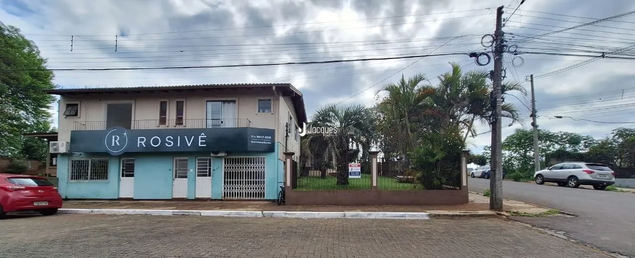 Fachada de uma casa em Lajeado, Brasil, com jardim frontal.