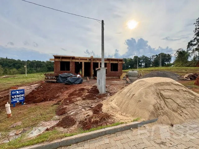 Casa geminada com 2 dormitórios