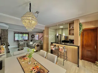Foto de uma sala de estar e jantar em um imóvel.