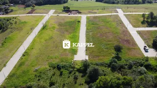 Vista aérea de um terreno aberto com vias de acesso em Lajeado.