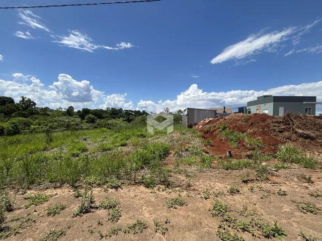 Vista da propriedade com vegetação e terreno em Lajeado.