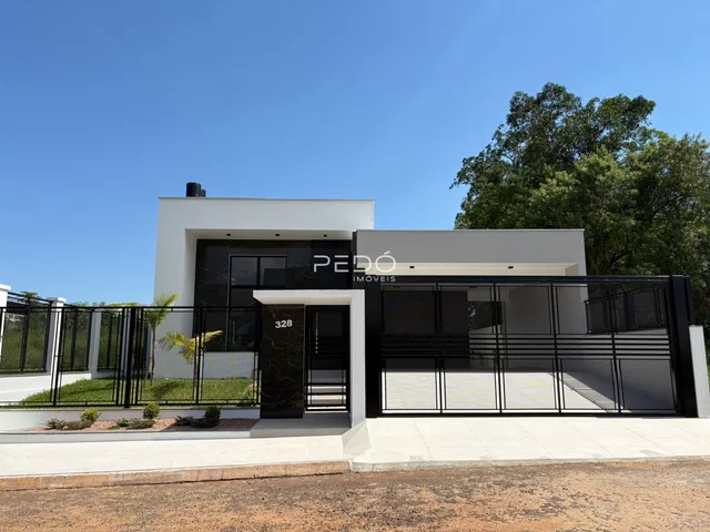 Fachada moderna de uma residência em Lajeado, Brasil.