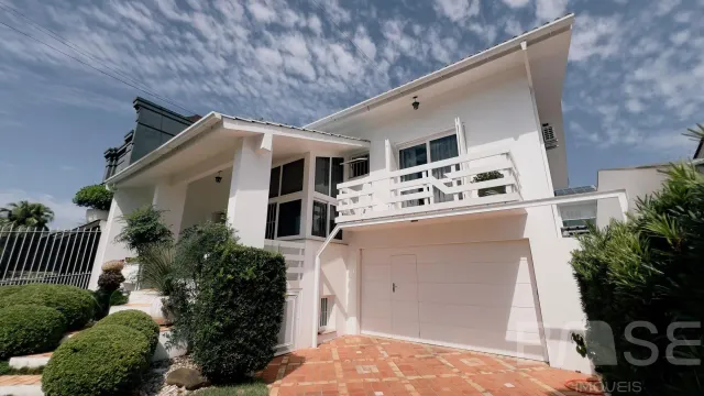 Casa com 4 dormitórios
