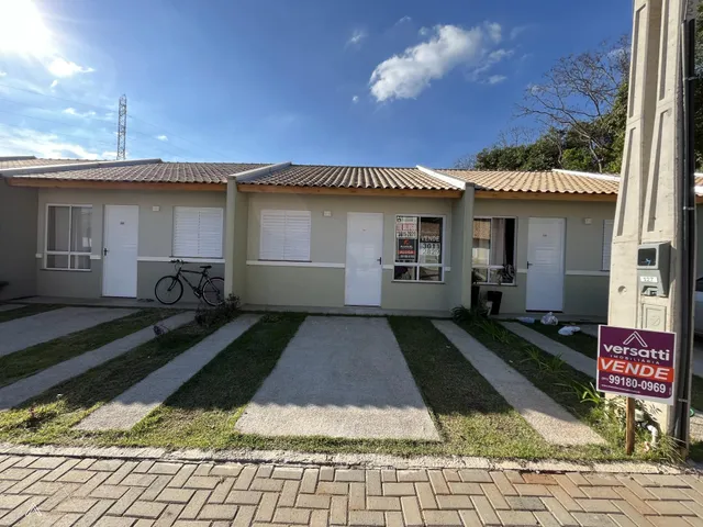 Casa geminada com 2 dormitórios
