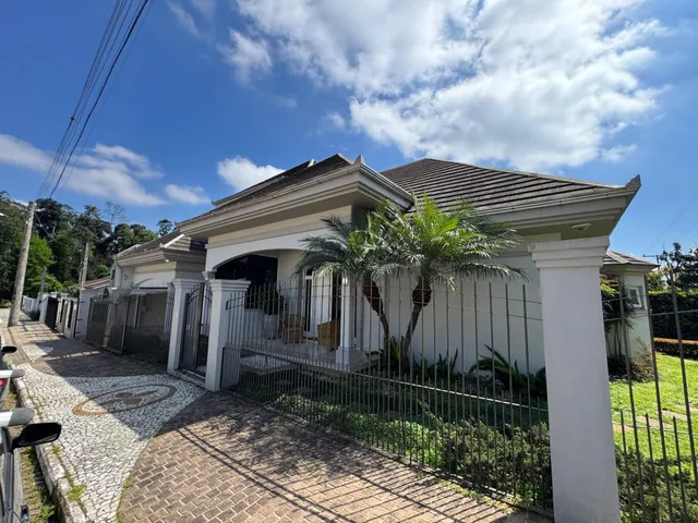 Casa com 5 dormitórios