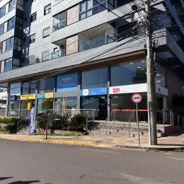 Fachada moderna de um prédio residencial em Lajeado, Brasil.