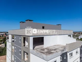 Fachada externa de um prédio residencial moderno em Lajeado, Brasil.