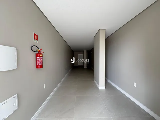 Corredor interno de uma residência em Lajeado.