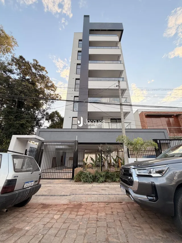Vista da fachada de um prédio residencial em Lajeado, Brasil.