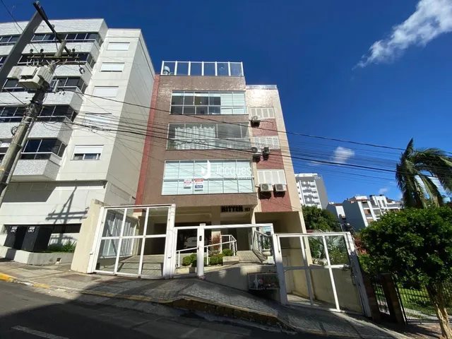 Fachada de um prédio residencial em Lajeado, Brasil, vista da rua.