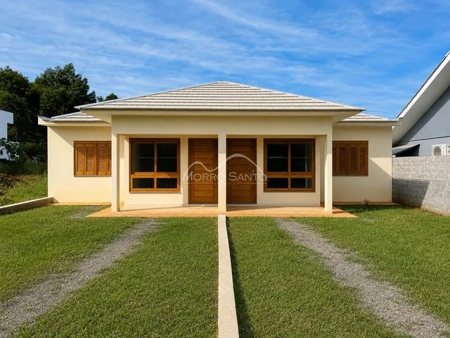 Casa geminada com 2 dormitórios