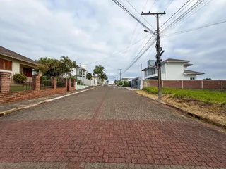 Vista da rua com casas em Lajeado, Brasil.