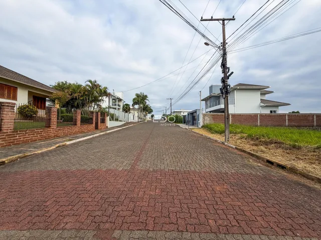 Vista da rua com casas em Lajeado, Brasil.