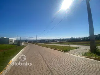 Vista da rua pavimentada em Lajeado, Brasil.