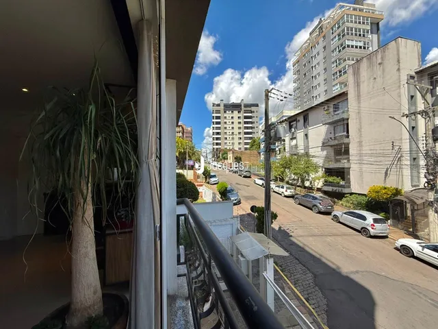 Vista da rua e do prédio em Lajeado, Brasil, vista de uma varanda.