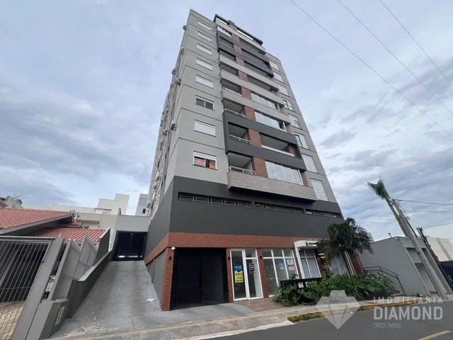 Fachada de um prédio residencial alto em Lajeado, Brasil.