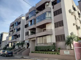 Fachada de um prédio residencial em Lajeado, Brasil, com vários andares e varandas.