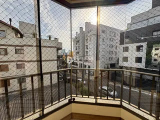Vista da varanda de um imóvel em Lajeado, Brasil, com grade de segurança.