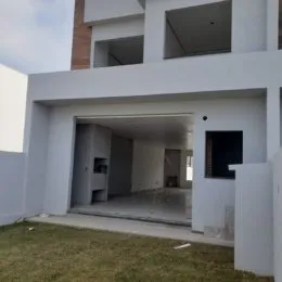 Foto da fachada moderna de uma residência em Lajeado, Brasil.