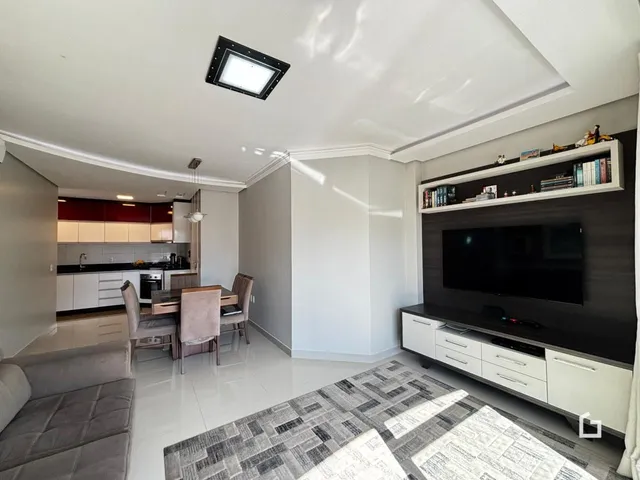 Sala de estar e cozinha de um apartamento em Lajeado, Brasil.
