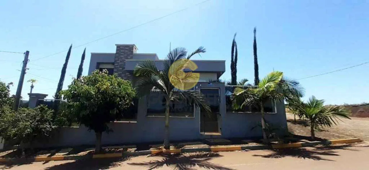 Casa com 4 dormitórios, foto 1
