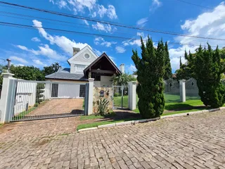 Casa com 4 dormitórios, foto 1