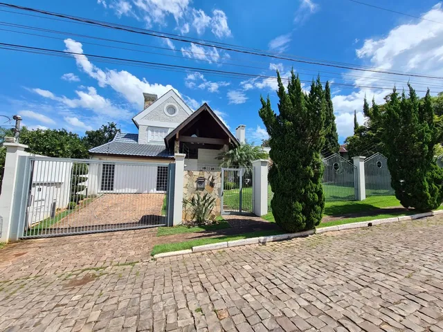 Casa com 4 dormitórios