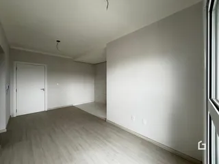 Corredor interno de um imóvel em Lajeado, Brasil.