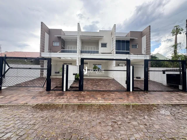 Sobrado com 3 dormitórios